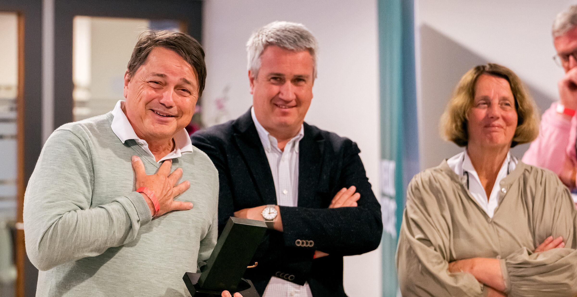 Hans-Erik Tuijt presented with President’s Award after nine-year spell as EHL chairman