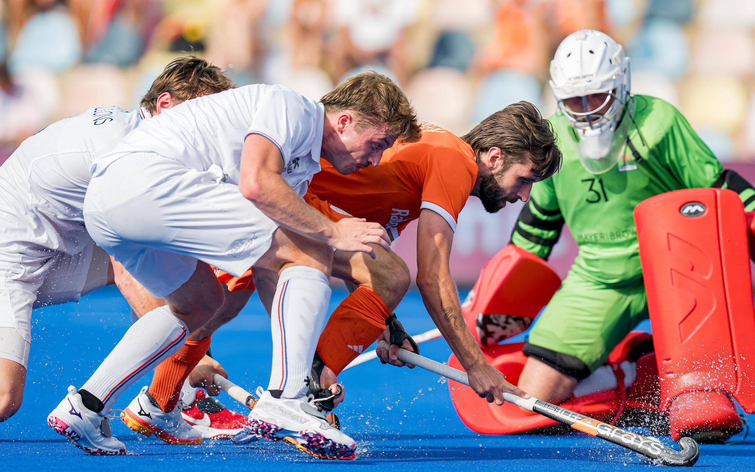 Janssen fires Netherlands through to yet another final